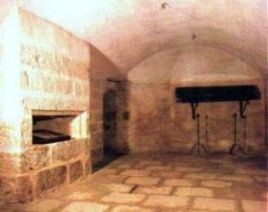 Monastère de Yuste: Crypte et cercueil ayant contenu le corps de Charles Quint.